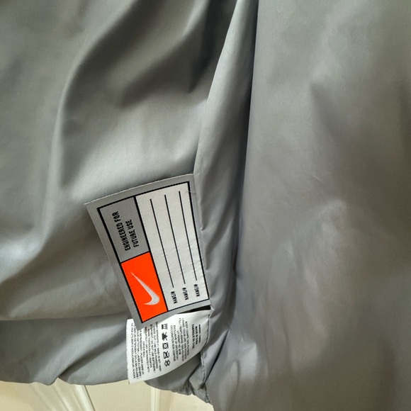 Nike Light Gray Puffer Jacket - Picture 7 of 7